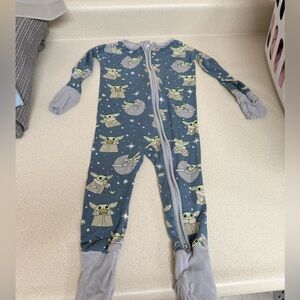 Star Wars Baby Yoda Footed Onesie - Gray